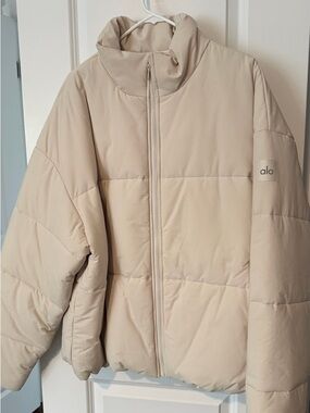 ALO Yoga Quilted Puffer Jacket in Beige